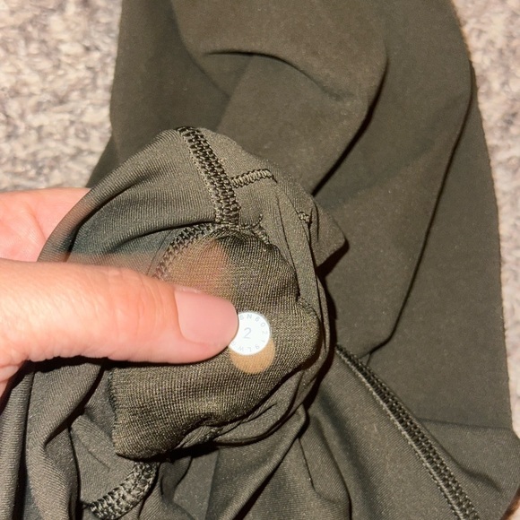 Women’s Lululemon Wunder Under Crop (High-Rise) *Full-On Luxtreme 21" Size 2 - Picture 11 of 15